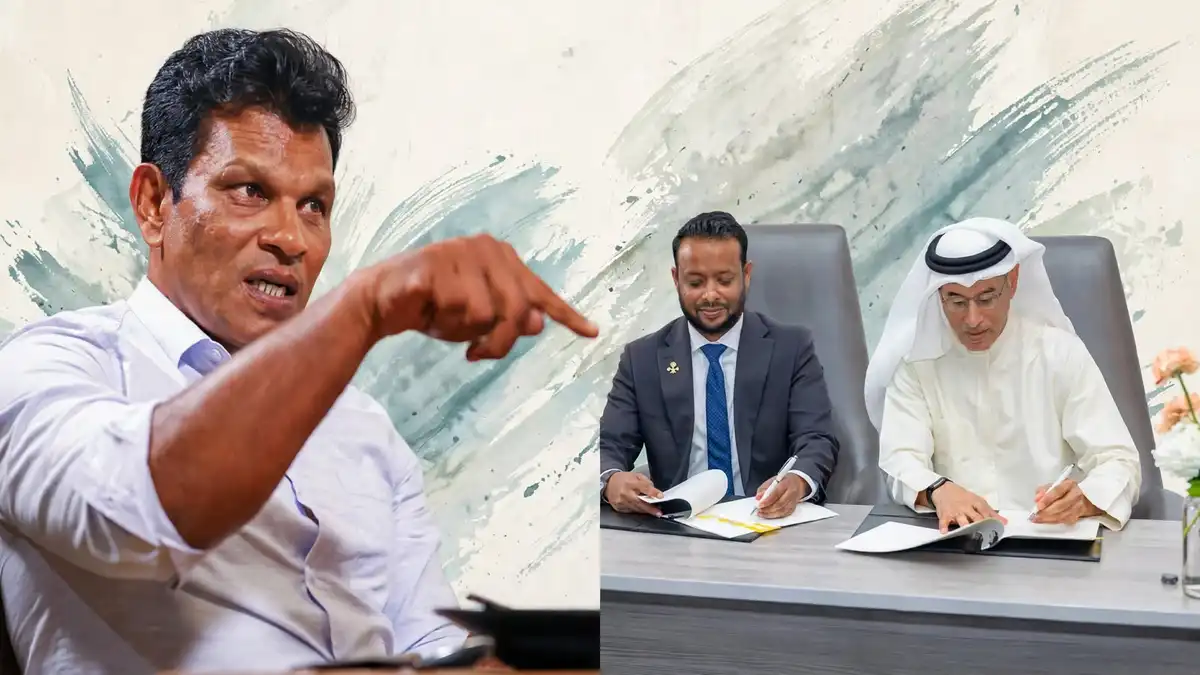 Ismail Zariyand (L), Minister Abdulla Muththalib (C), and Mohamed Alabbar (R).