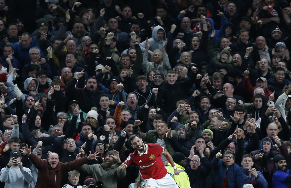 ލަނޑު ޖެހުމަށްފަހު ބްރޫނޯ ފެނާންޑޭޒް އުފާ ފާޅުކުރަނީ