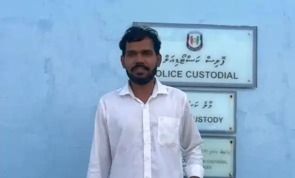 ލޫކަސް ޖަލީލް ބަންދުން ދޫކޮށްލުމުން އަތޮޅުވެހި ބޭރުގައި ނަގާފައިވާ ފޮޓޯ އެއް