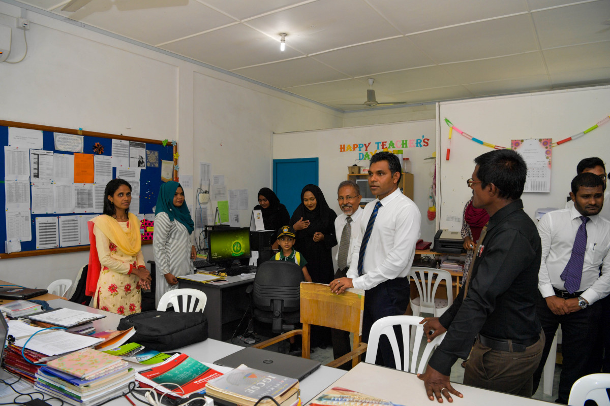 22 ޖޫން 2019 --މި ދަތުރުގައި ނައިބުރައީސް ވަނީ ހއ.މުޅަދޫއަށް ވެސް ވަޑައިގަނެ އެ ރަށުގެ މުއައްސަސާތަކަށް ޒިޔާރަތްކޮށްފައެވެ.-- ފޮޓޯ: ރައީސް އޮފީސް