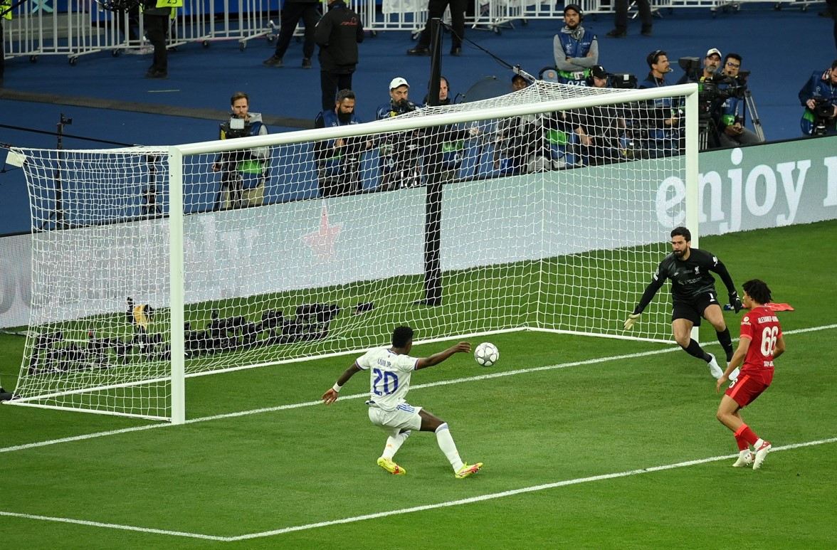 ފައިނަލް މެޗުގައި ލަނޑު ޖެހީ ވިނީޝިއުސް