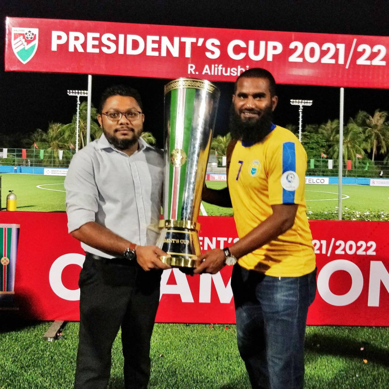 ކުލަބު ވެލެންސިއާގެ ޗެއާމަން ޢަބްދުﷲ އަޒްމީން