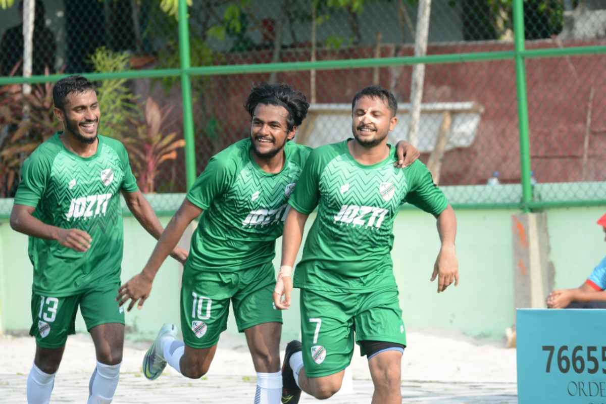 ލަނޑުޖެހުމަށްފަހު ބޭސް ސިޓީ ކުޅުންތެރިން އުފާފާޅުކުރަނީ: ފޮޓޯ-ބާފާ