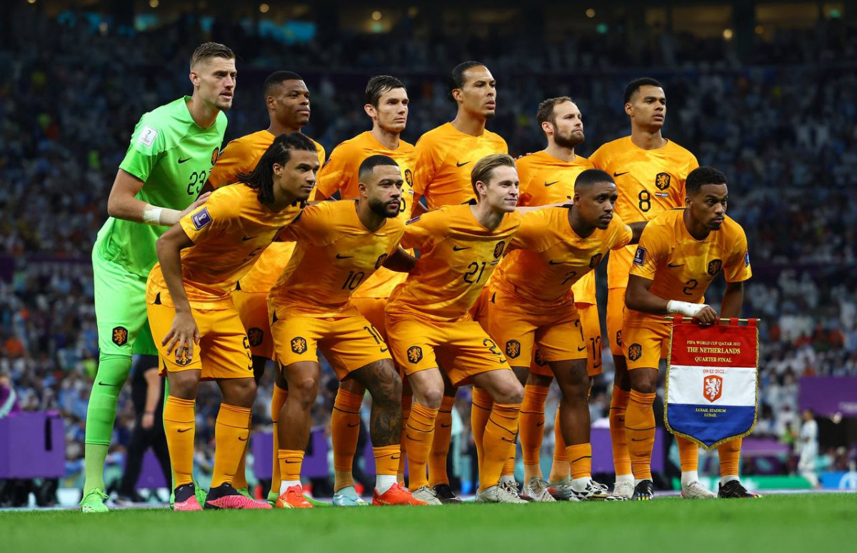 އާޖެންޓީނާ އަދި ނެދަލެންޑްސް ކުޅުނު މެޗުގެ ތެރެއިން - ފޮޓޯ: ރޮއިޓާސް