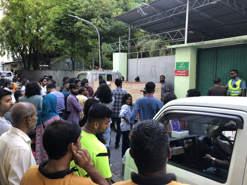 ގަލޮޅު ސަހަރާ ކައިރިއަށް އަބްދުﷲ ރަޝީދުގެ އާއިލާގެ މީހުން އެއްވެފައި