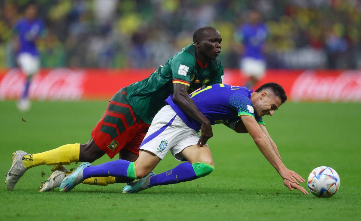 ކެމަރޫން އަދި ބްރެޒިލް ކުޅުނު މެޗުގެ ތެރެއިން - ފޮޓޯ: ރޮއިޓާސް