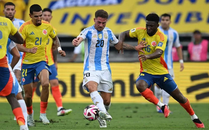 ކޮލަމްބިއާ އާއި އާޖެންޓީނާ ކުޅުނު މެޗުގެ ތެރެއިން