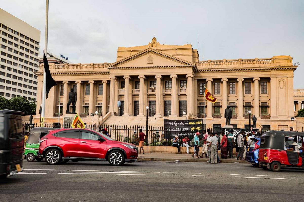 ސްރީލަންކާގެ އިގުތިސާދީ ހާލަތު ގޯސްވެ ކުރިމަތިވެފައިވާ ގޮންޖެހުންތަކާ ގުޅިގެން ކުރަމުންދާ މުޒާހަރާ - ފޮޓޯ: ރާއްޖެއެމްވީ