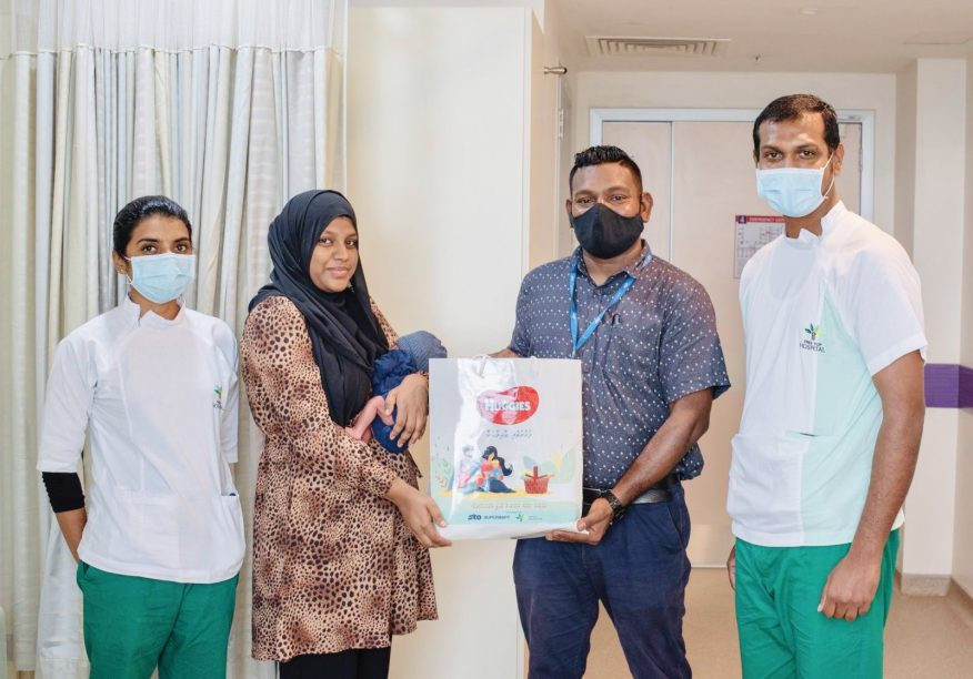 އަލަށް އުފަންވާ ކުދިންނަށް އެސްޓީއޯއިން ދޭ ގިފްޓް ހޭމްޕާ