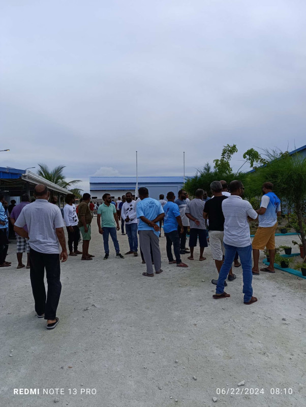 އައްޑޫގައި މަސްވެރިން ކުރަމުންދާ މުޒާހަރާ