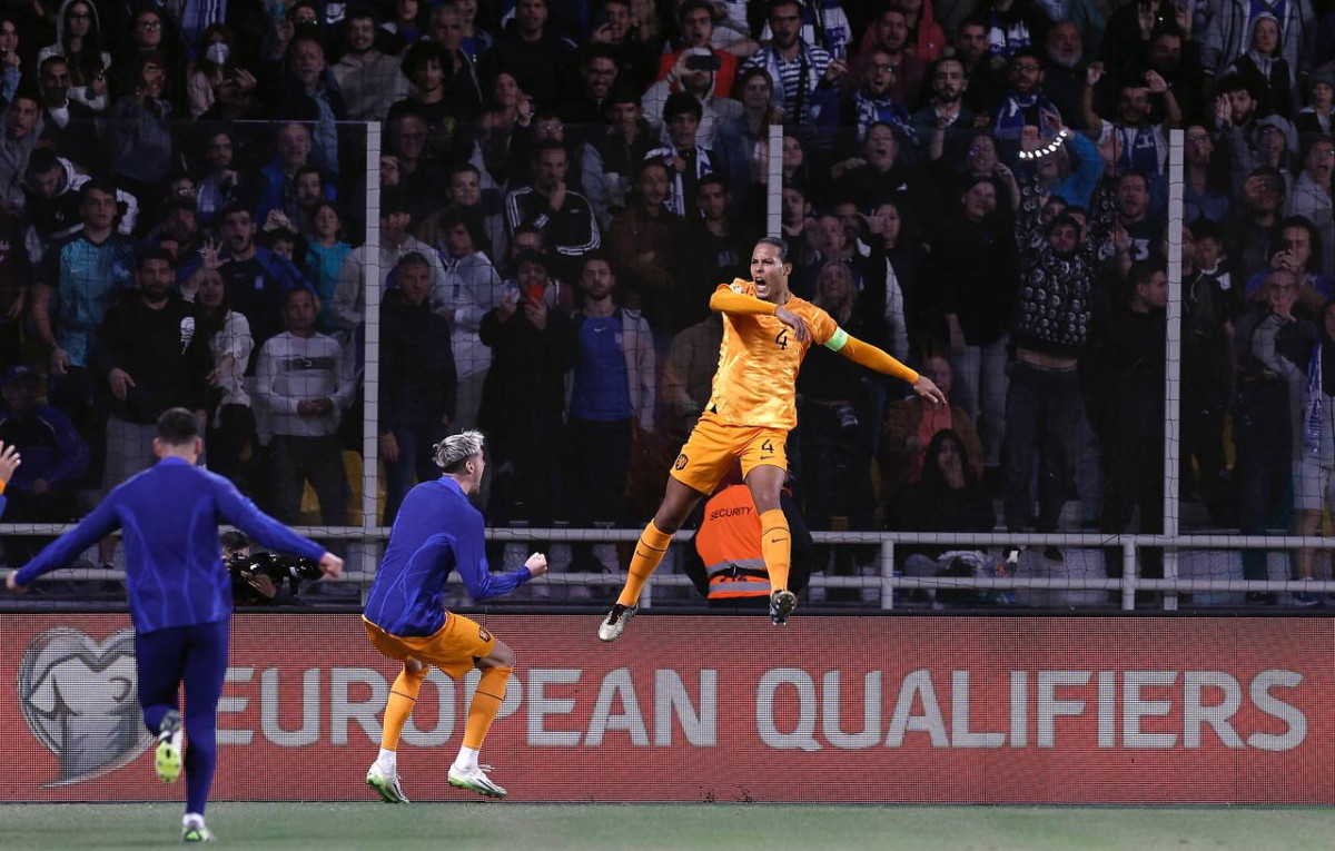 މެޗުގައި ލަނޑު ޖެހުމަށްފަހު ވެން ޑައިކް އުފާ ފާޅު ކުރަނީ