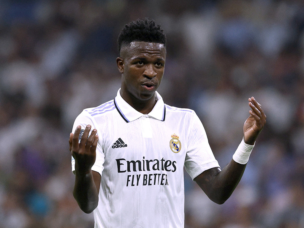 ވިނީޝިއަސް ޖޫނިއަރ ލަނޑު ޖެހުމަށްފަހު އުފާފާޅުކުރަނީ