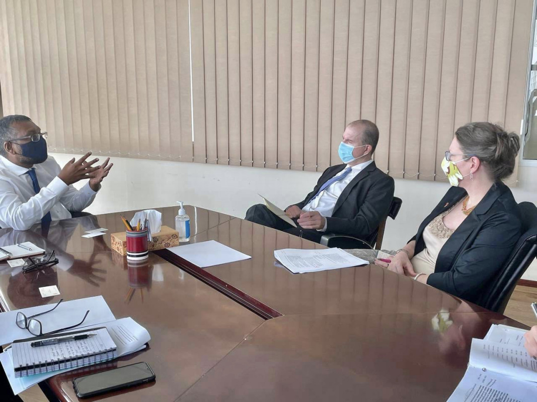އެމެރިކާއިން ރާއްޖެއަށް ކަނޑައަޅުއްވާފައި ހުންނަވާ ސަފީރު މިނިސްޓަރު ފައްޔާޒް އާ ބައްދަލުކުރެއްވުން