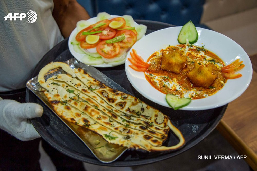 ރެސްޓޯރެންޓުން ފޯރުކޮށްދޭ ކޮވިޑް ރިހަ އަދި މާސްކް ނާން