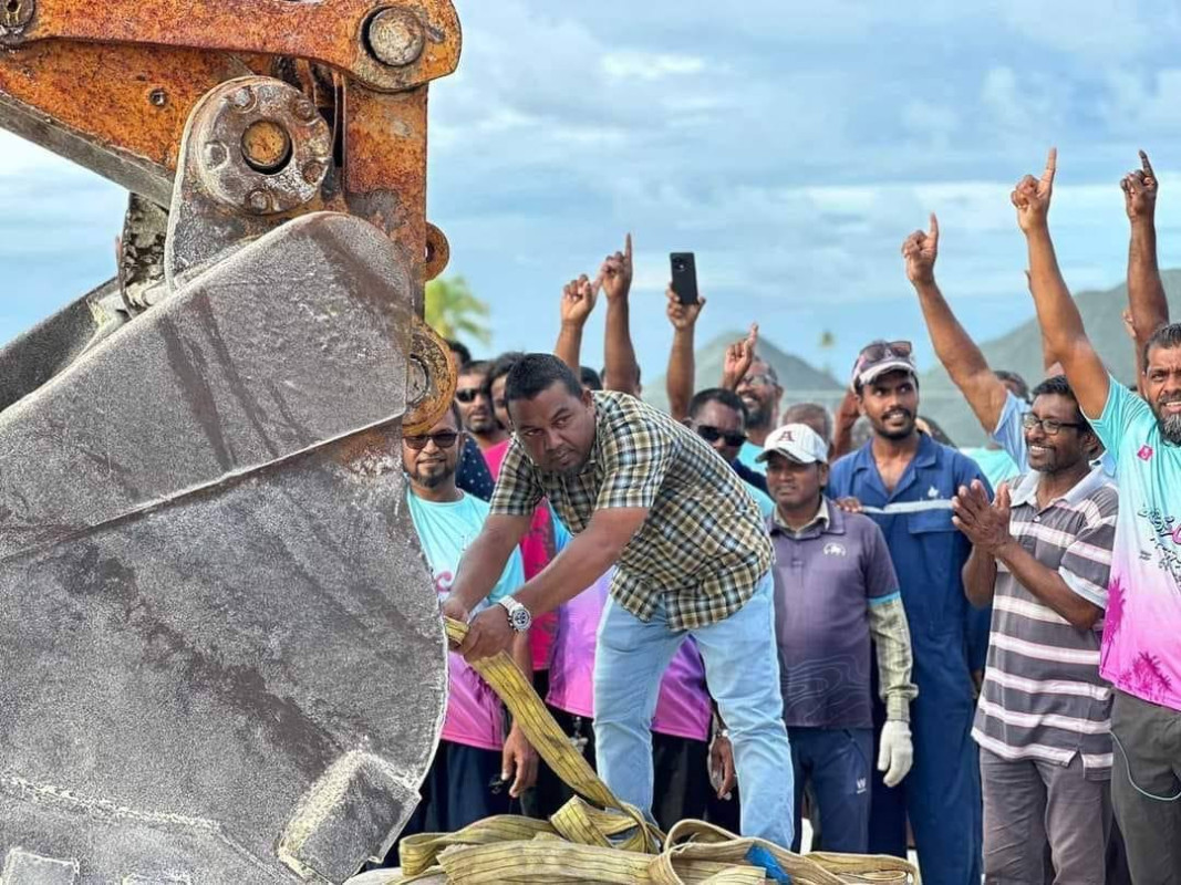 މަގޫދޫ އެއާޕޯޓުގެ މަސައްކަތް ފެށީ ކަމަށް ބުނެ ސަރުކާރުގެ ކެންޑިޑޭޓް އެ ރަށުގައި