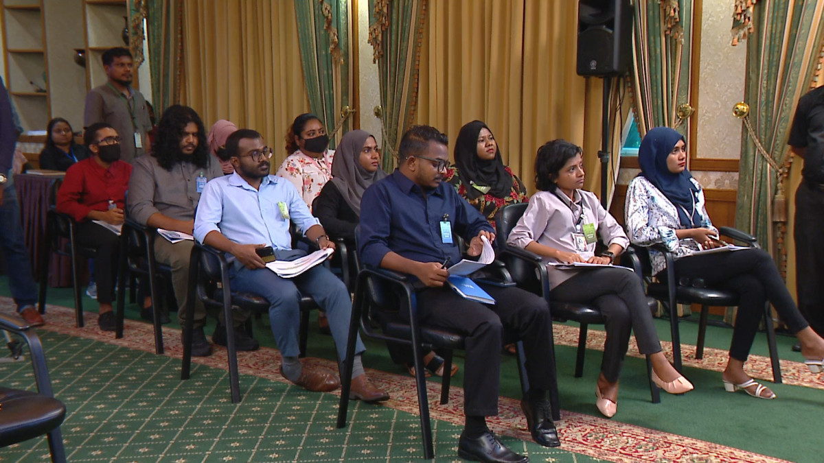 ރިޕޯޓަރުންތަކެއް - ރައީސް އޮފީހުގެ ނޫސްވެރިންގެ ބައްދަލުވުމެއްގައި