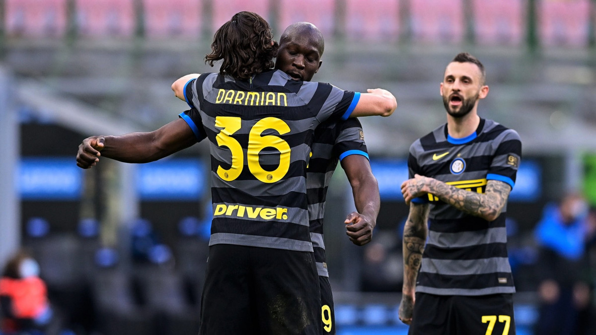 އިންޓަ އާއި ޖެނޯއާ ބައްދަލުކުރި މެޗުގެ ތެރެއިން: މި މެޗުން އިންޓަ މޮޅުވީ 3-0 ން