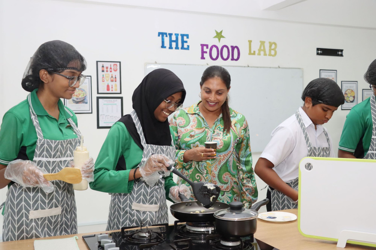 ކުރީގެ އެޑިއުކޭޝަން މިނިސްޓަރު ދަރިވަރުންތަކަކާއެކު