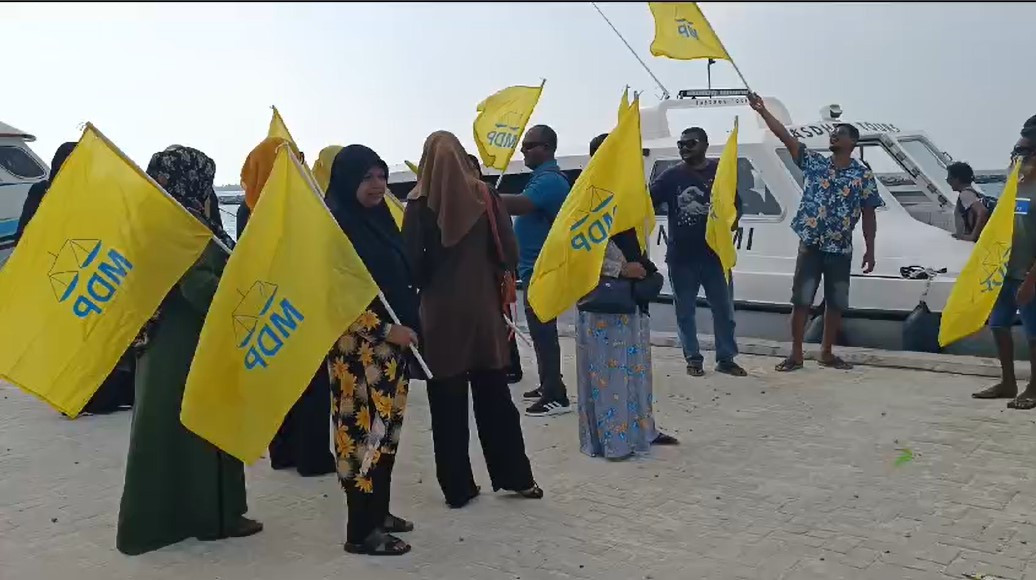 ފުދިއްޖެ ފުނޑިއްޖެ ހިނގާލުމަށް މާލެ އަންނަ ޓީމެއް ފުރަން ބަނދަރުގައި