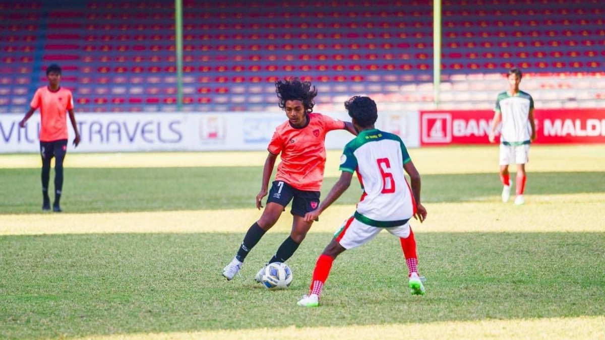 އީގަލްސް އާއި ދަ ގްރާންޑޭ ބައްދަލުކުރި މެޗުގެ ތެރެއިން