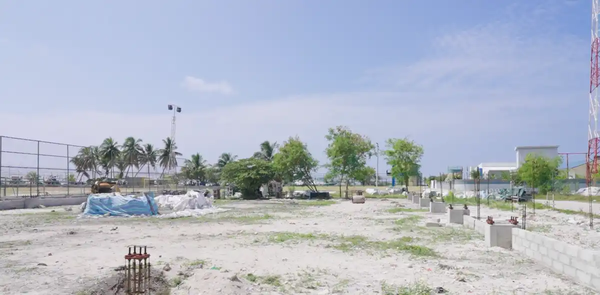 ފީއަލީގައި މިދިއަ ސަރުކާރުން ތަރައްގީ ކުރަން ފެށި އިންޑޯ ވޮލީ ކޯޓުގައި އެއްވެސް މަސައްކަތެއް ނުކުރާތާ ދެ އަހަރު