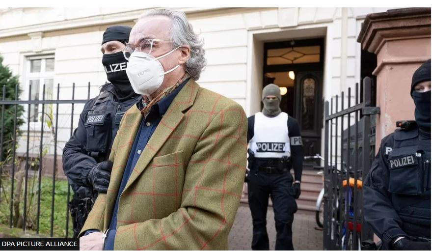 މި ބަޣާވާތް ރޭވުމުގައި އިސްކޮށް އުޅުނީ ހިންރިޗް ނަމަކަށް ކިޔާ މީހެއްކަމަށް ރިޕޯޓުތައް ބުނޭ