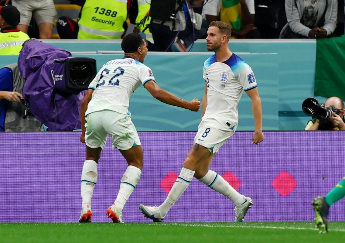 އިންގްލެންޑް އަދި ސެނެގާލް ކުޅުނު މެޗުގެ ތެރެއިން - ފޮޓޯ: ރޮއިޓާސް