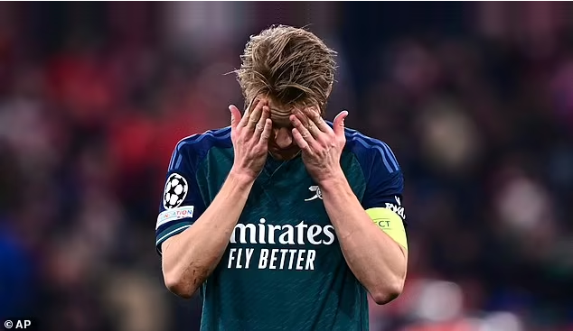 އާސެނަލްގެ ކެޕްޓަން މާޓިން އޮޑެގާޑް ދެރަވެފައި