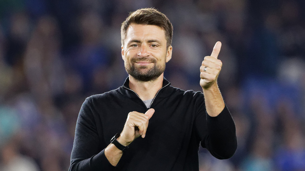 ލެސްޓާގެ ކޯޗަކަށް ގެންނަން އުޅޭ ރަސަލް މާޓިން