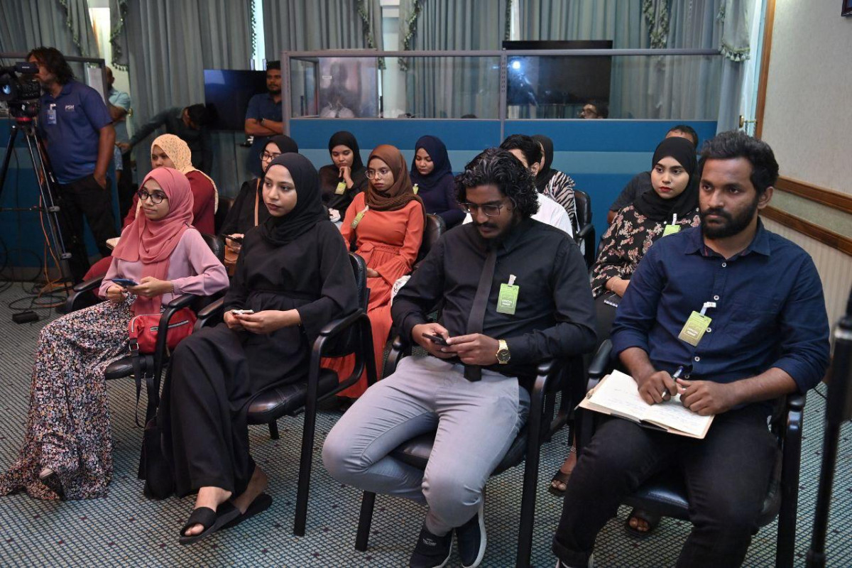 ހޯމަ ދުވަހު ޕްލޭނިންގ މިނިސްޓްރީން ބޭއްވި ނޫސްވެރިންގެ ބައްދަލުވުމުގައި ބައިވެރިވި ނޫސްވެރިން - ފޮޓޯ: ރައީސް އޮފީސް