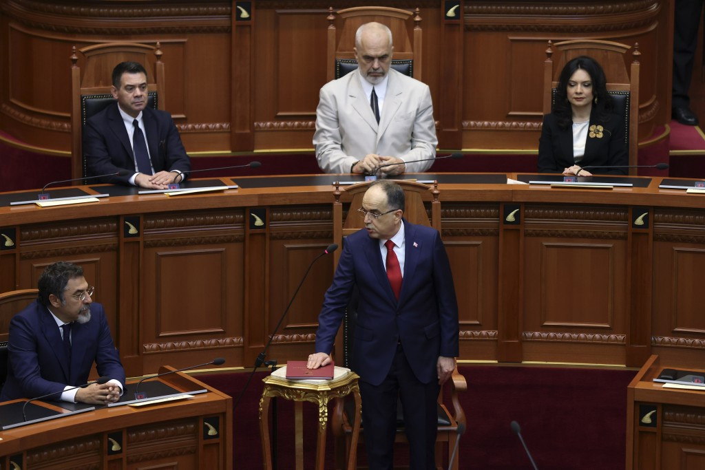 އަލްބޭނިއާގެ ރައީސްކަމުގެ ހުވާ ބަޖްރަމް ބޭގާޖް ކުރައްވަނީ