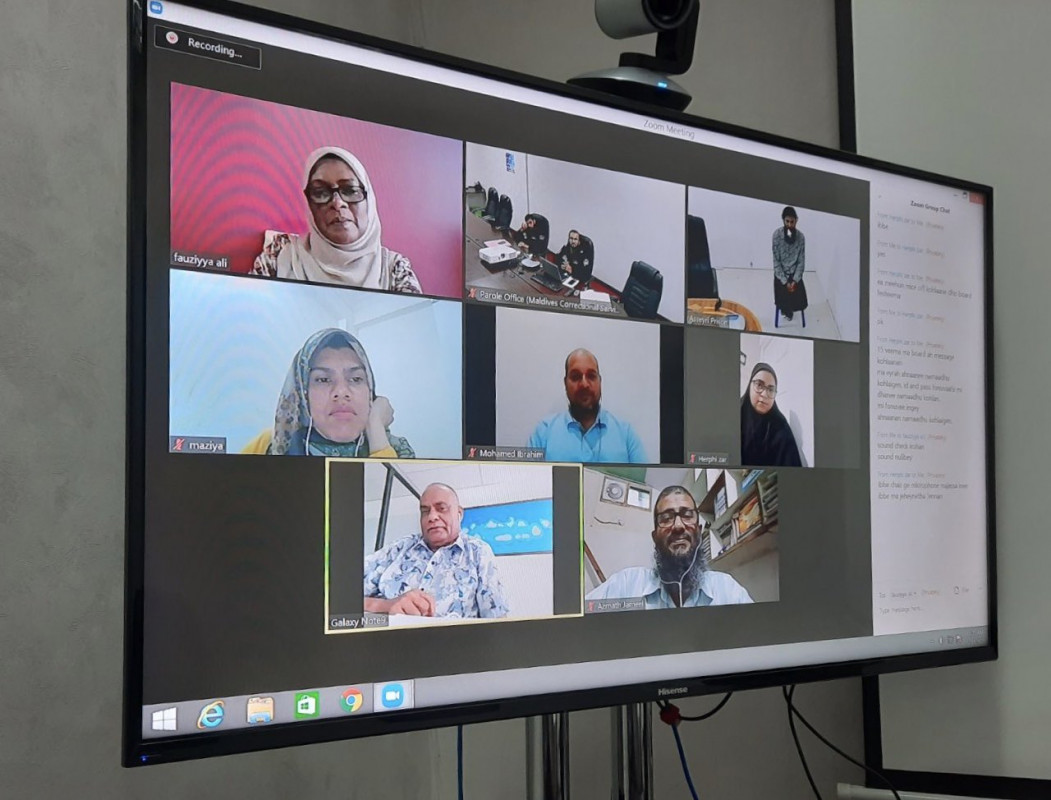 ޕެރޯލް ބޯޑުގެ ބައްދަލުވުންތައް އޮންލައިންކޮށް ކުރިއަށްގެންދަނީ- ބުރާސްފަތި ދުވަހުވެސް ބައެއް ޤައިދީންނާ އިންޓަރވިއު ކޮށްފައިވޭ