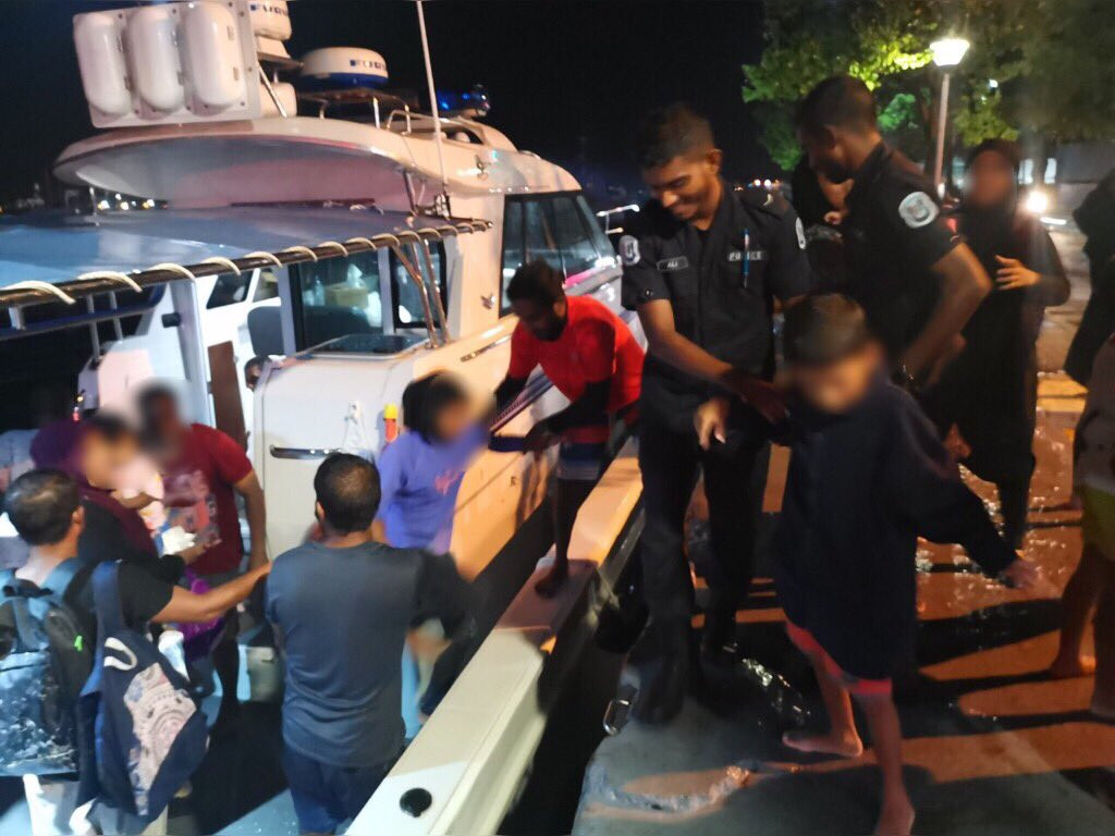 ހާލުގައި ޖެހުނު ދަތުރުވެރިންނަށް އެހީވަނީ