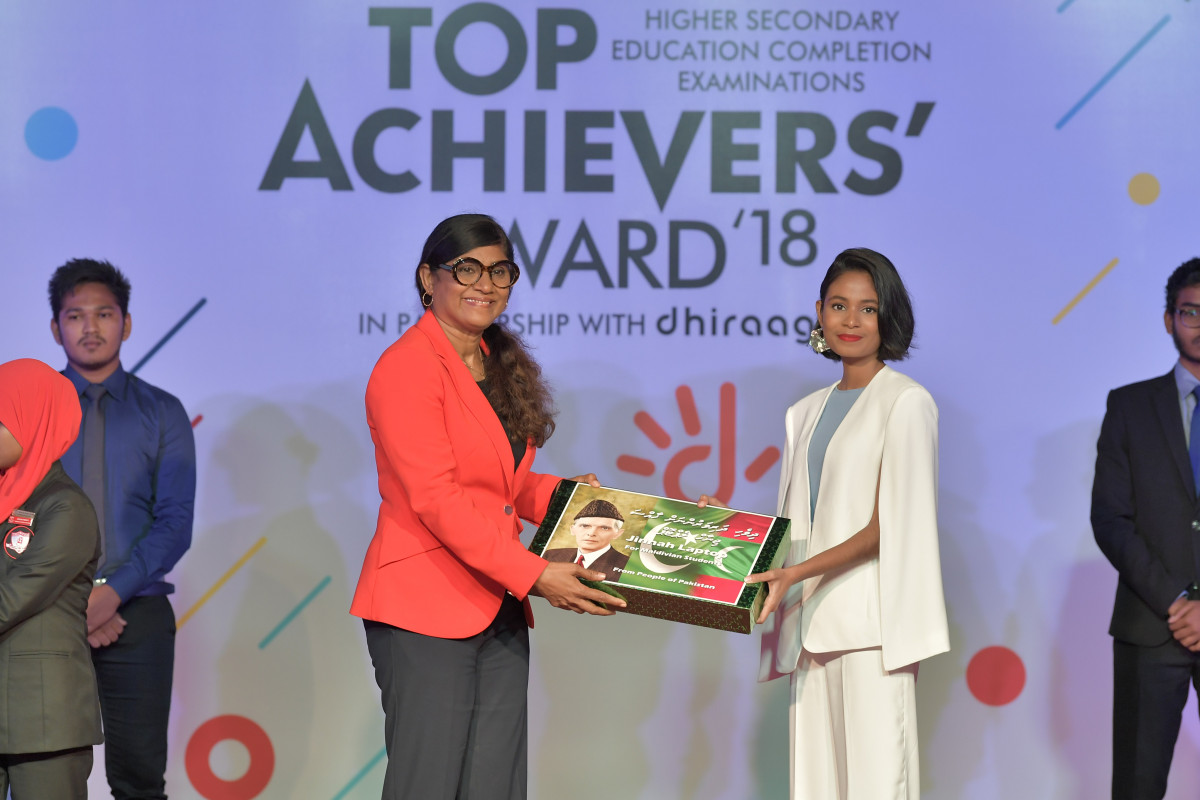 9 ޖުލައި 2019 --އޭލެވެލް އިންތިހާނުގައި ރަން ވަނަތައް ހޯދި ދަރިވަރުންނަށް އެވޯޑް ދެއްވަނީ- ފޮޓޯ: ރައީސް އޮފީސް