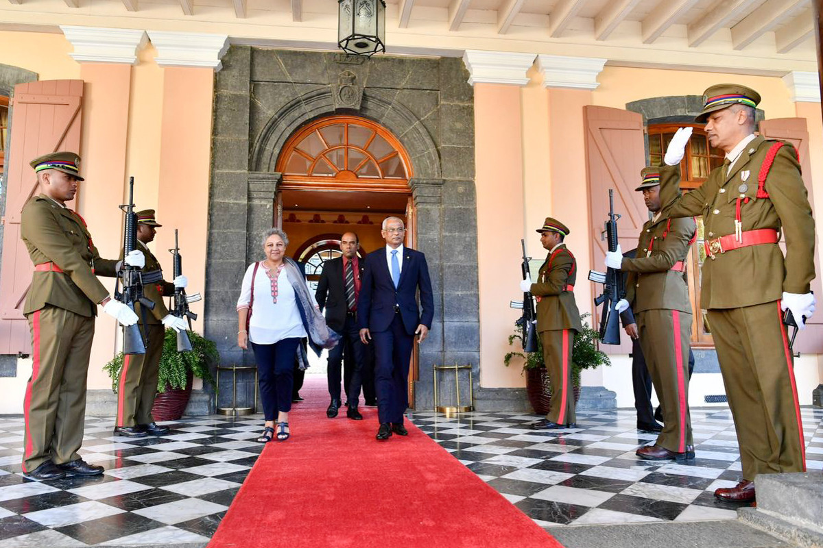 20 ޖުލައި 2019 --މޮރިޝަސްގެ ބޮޑުވަޒީރާ އެކު ކުރިޔަށްދިޔަ ބައްދަލުވުމުގެ ތެރެއިން-- ފޮޓޯ: ރައީސް އޮފީސް