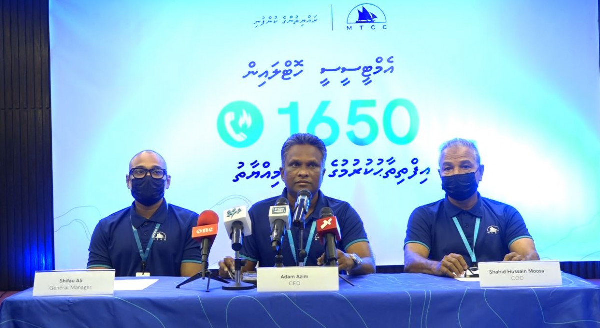 އާދިއްތަ ދުވަހު ހޮޓެލް ޖެންގައި ބޭއްވި ޚާއްސަ ރަސްމިއްޔާތުގައި ޢާޒިމް، ހޮޓްލައިންއާ ބެހޭގޮތުން ނޫސްވެރިންނަށް މައުލޫމާތުދެއްވަނީ