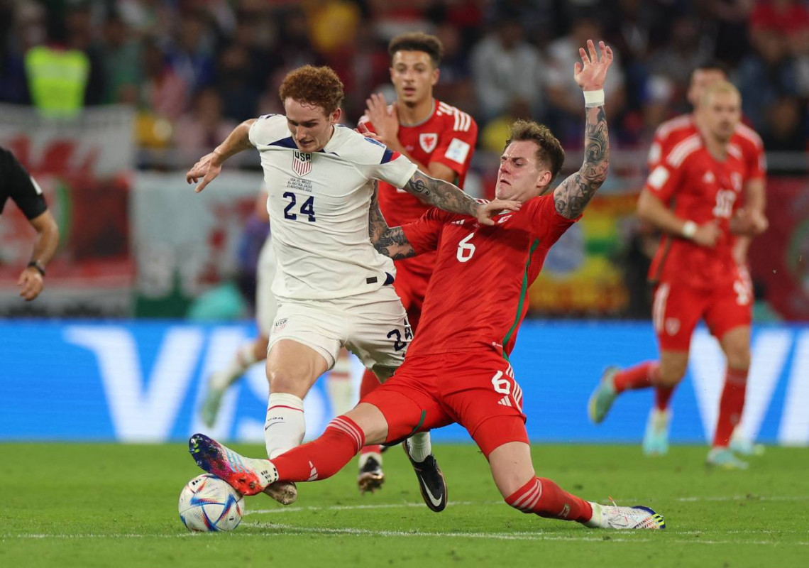 ވޭލްސް އާއި އެމެރިކާ ކުޅުނު މެޗުގެ ތެރެއިން: ފޮޓޯ - ރޮއިޓާސް  