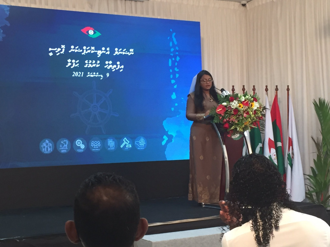 ބައިނަލްއަގްވާމީ އެންޓި ކޮރަޕްޝަން ދުވަސް ފާހަގަކުރުމަށް ބޭއްވި ޖަލްސާގައި ކޮމިޝަނުގެ ރައީސް މަރިޔަމް ޝިއުނާ ވާހަކަދައްކަވަނީ،