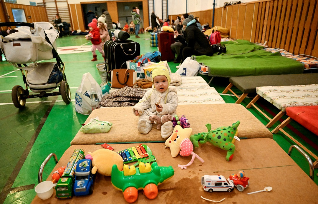 ރަޝިޔާ އާއި ޔޫކްރޭން ހަނގުރާމައާއި ގުޅިގެން ރެފިއުޖީންގެ ގޮތުގައި އެތައް ބަޔަކު ވަނީ ވެފައި - ފޮޓޯ: ރޮއިޓަރސް