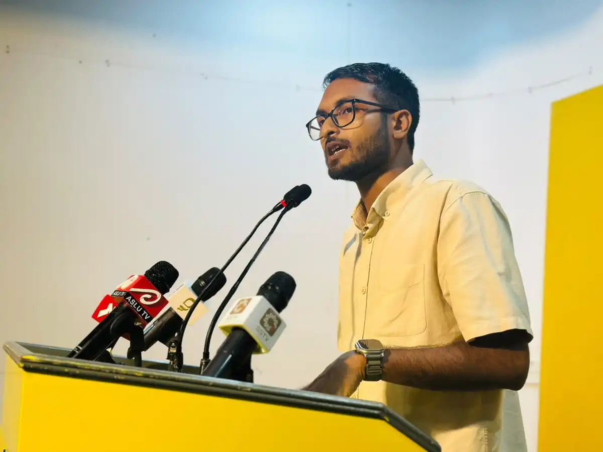 ބުދަ ދުވަހުގެ އެމްޑީޕީ ހަރުގެ ޖަލްސާގައި ގާނޫނީ ވަކީލު އައިކް އަހުމަދު އީސާ ވާހަކަ ދައްކަވަނީ