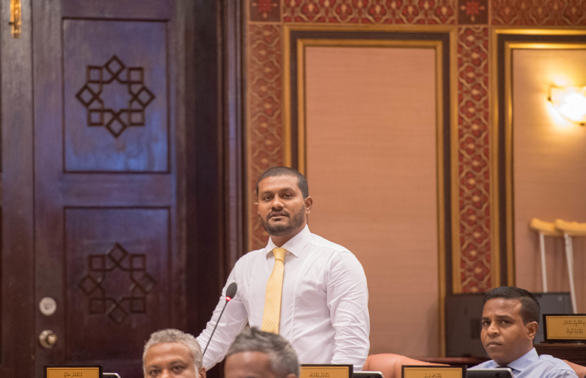 ޖިނާއީ އިޖްރާއަތުގެ ގާނޫނަށް އިސްލާހު ގެނައުމުގެ ބިލު މަޖިލީހަށް ހުށަހެޅުއްވި އިހަވަންދޫ ދާއިރާގެ މެންބަރު މުހައްމަދު ޝިފާއު
