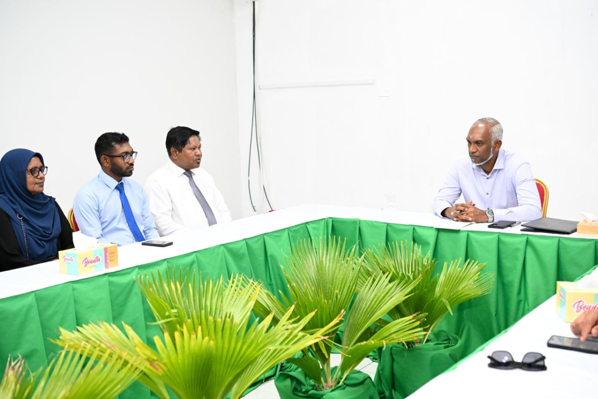 The president met members of R. Vaadhoo council and WDC on Saturday