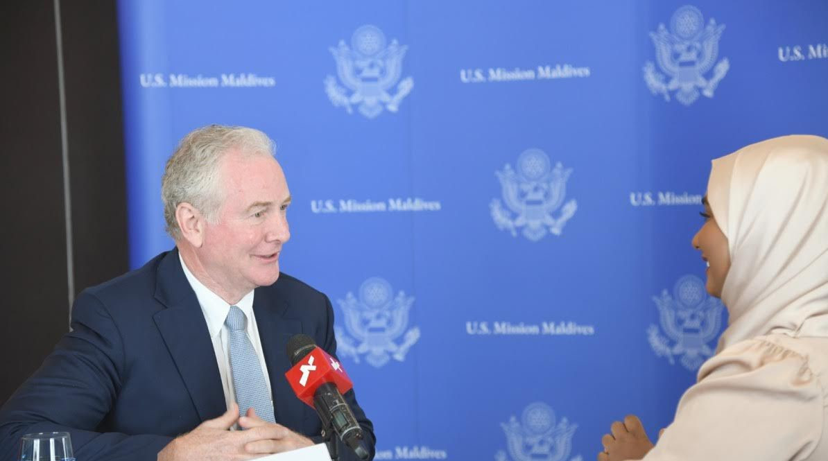 United States Senator, Chris Van Hollen meets with Maldivian journalists