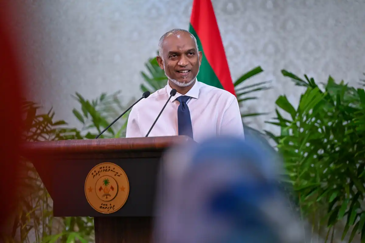ރައީސް މުއިއްޒު ނޫސްވެރިންނާ ބައްދަލުކުރެއްވުން