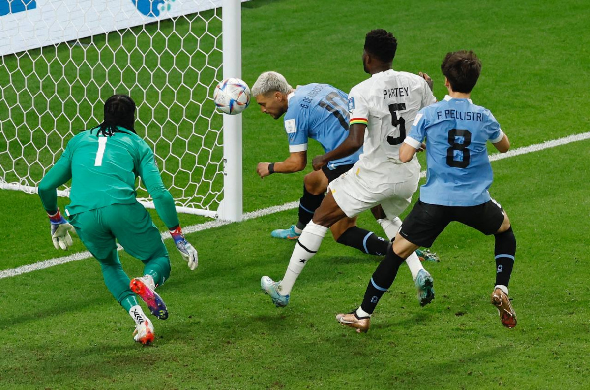 އުރުގުއޭ އަދި ގާނާ ބައްދަލު ކުރި މެޗުގެ ތެރެއިން - ފޮޓޯ: ރޮއިޓާސް