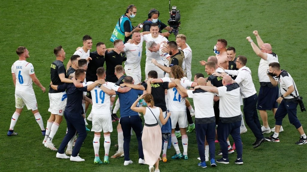 ނެދަލެންޑްސް އާއި ޗެކް ރިޕަބްލިކް ބައްދަލުކުރި މެޗަށްފަހު ޗެކް ރިޕަބްލިކު ކުޅުންތެރިން އުފާފާޅު ކުރަނީ - ފޮޓޯ: ގެޓީ އިމޭޖަސް