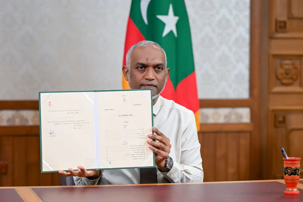 އެއްގަމު ދަތުރުފަތުރުގެ ބިލު ރައީސް ޑރ. މުއިއްޒު ތަޞްދީޤުކުރައްވަނީ