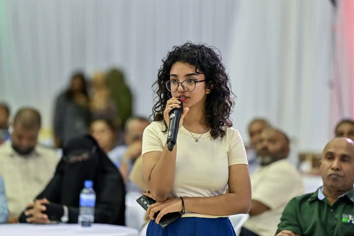 ކުދި އަދި މެދުފަންތީގެ ވިޔަފާރިވެރިންނާ ރައީސް މުއިއްޒު ބައްދަލުކުރައްވައި ކޮށްދެއްވާނެ ކަމަށް ވިދާޅުވި ކަންކަމުގެ ދިގު ލިސްޓު!