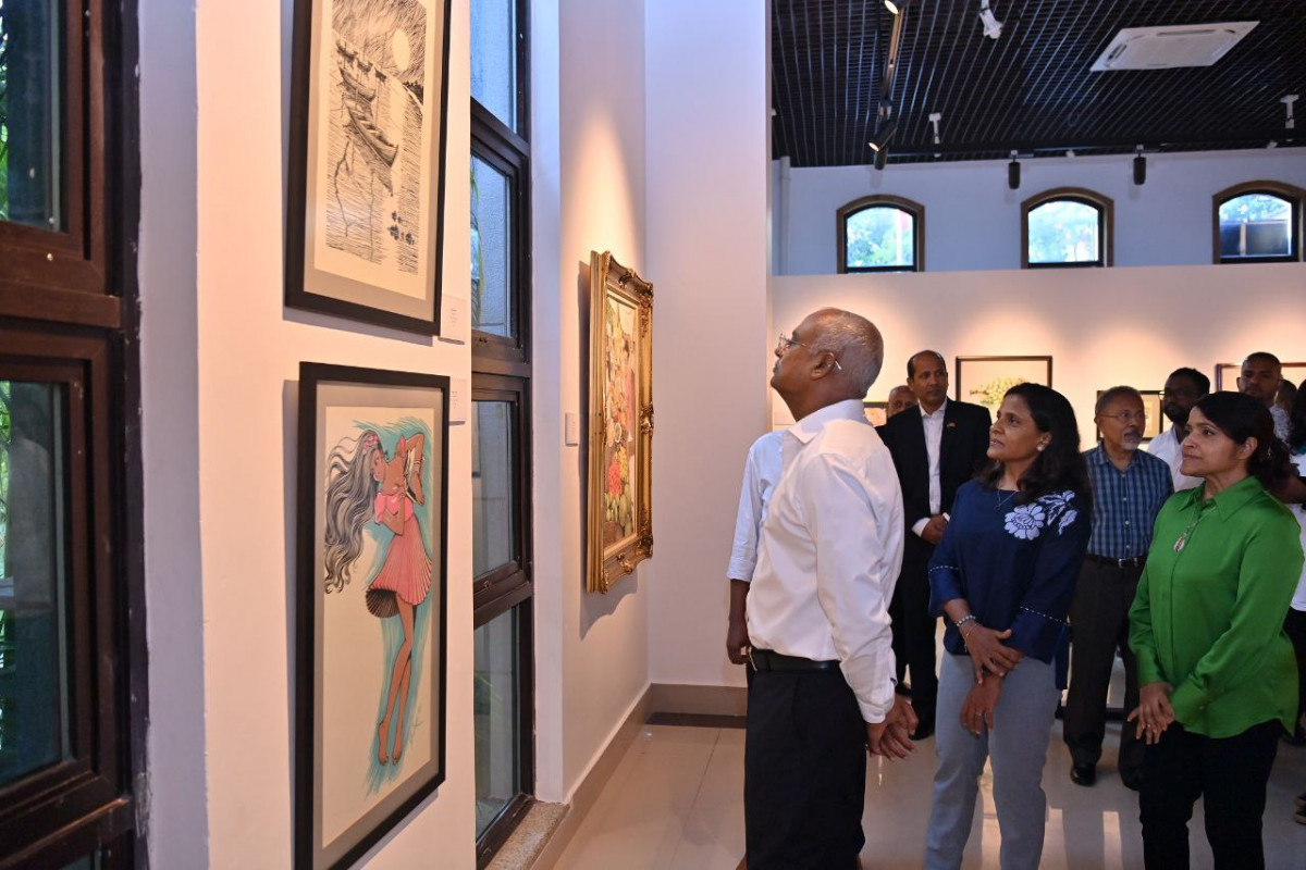 ރައީސްގެ ދެކަނބަލުން އާޓް ގެލެރީގެ ޕަރމަނަންޓް ކަލެކްޝަންގައި ހުރި ކުރެހުންތައް ބައްލަވާލައްވަނީ