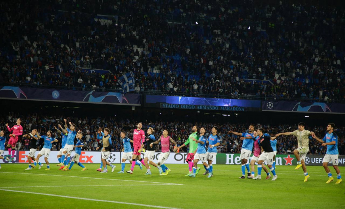 ނަޕޯލީން ކުޅުނު މެޗުގެ ތެރެއިން